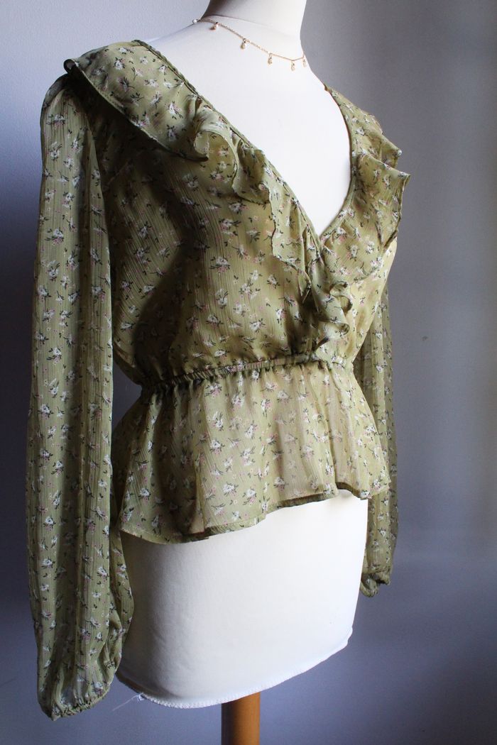 Blouse fleurie Stradivarius vert sauge - photo numéro 2