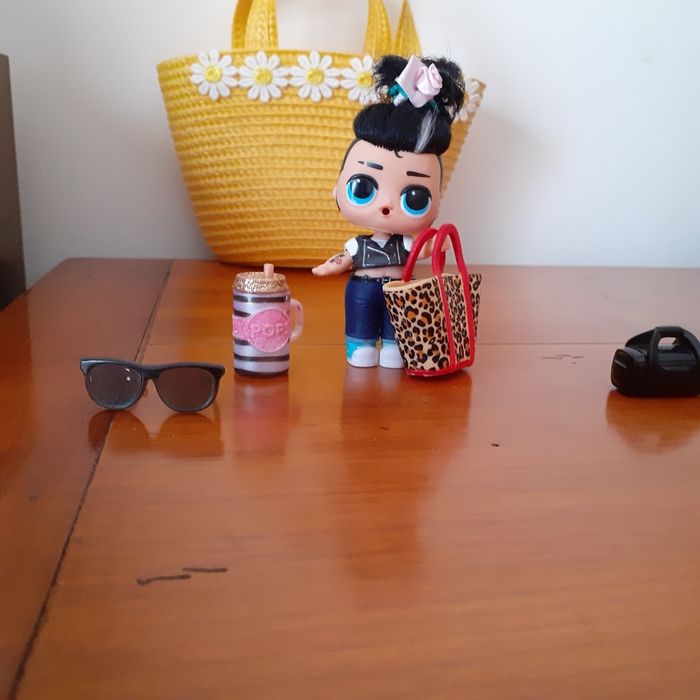 Figurine Poupée L.O.L Surprise + 4 accessoires - photo numéro 10