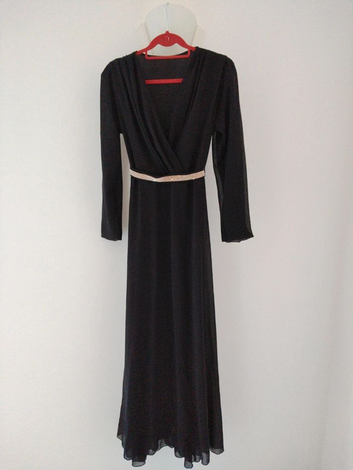 Robe de soirée longue avec ceinture à nouer noire