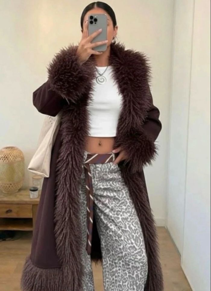 Manteau long marron avec col et poignets effet fourrure - photo numéro 3