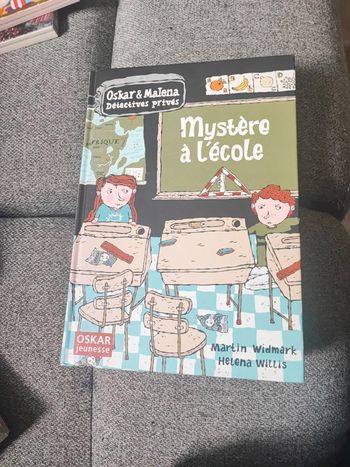 Roman enfant mystère a l'école