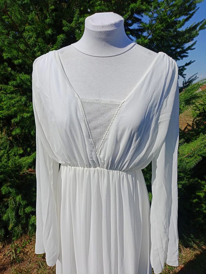 Robe de mariée Unique,  Taille 40/42/44 - photo numéro 3
