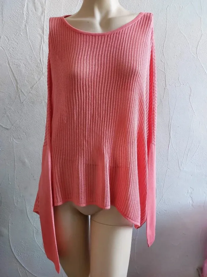 Haut rose en maille ajourée
