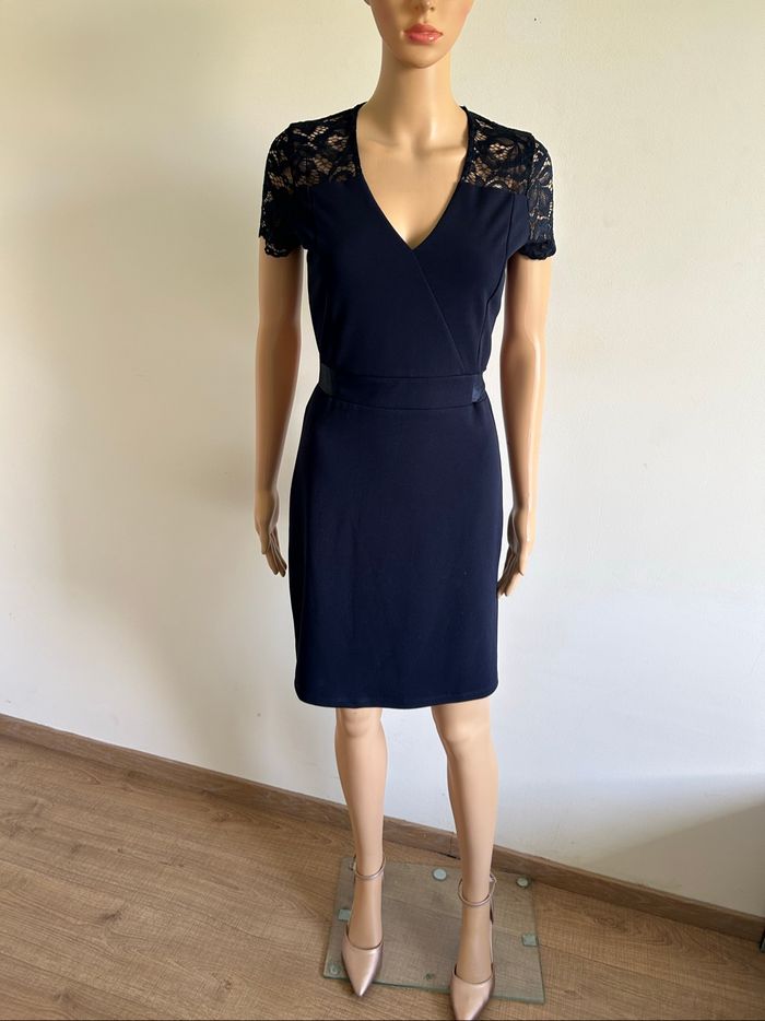 Robe bleue marine neuve avec dentelle Morgan taille 36 (valeur 55€) - photo numéro 3