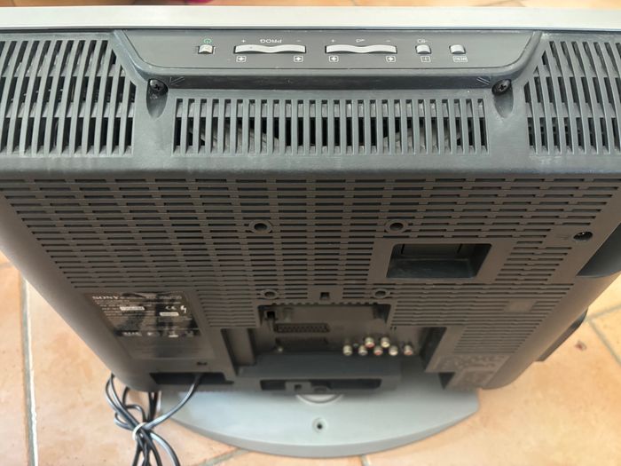 LCD DIGITAL COLOUR TV - photo numéro 4