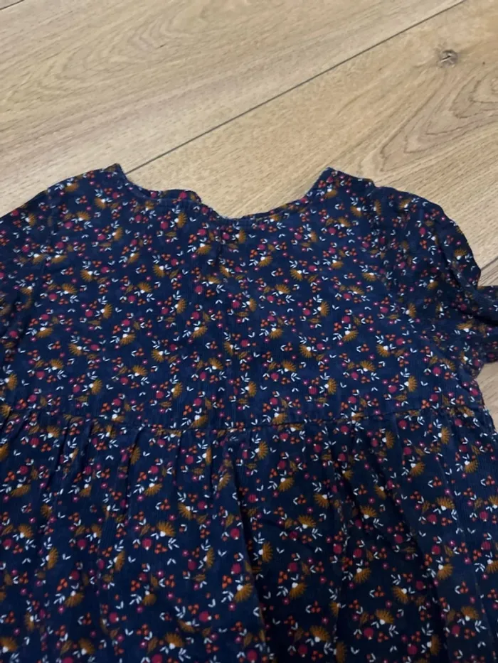 Robe neuve jamais portée - photo numéro 2
