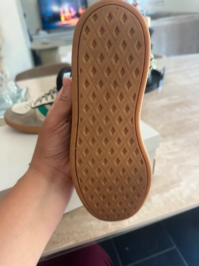 Baskets adidas 37,5 - photo numéro 4