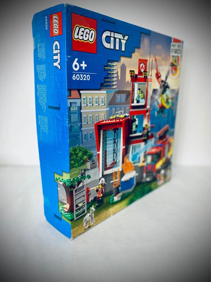 LEGO City 60320 - La Caserne des Pompiers - Neuf et Scellé - photo numéro 8