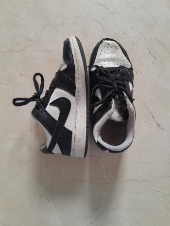 Baskets Mixte 🤍 taille 31 🖤