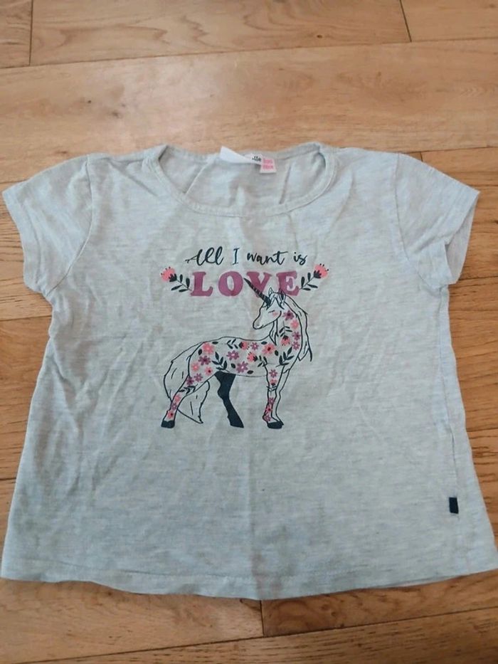 T shirt lili  marelle 6 ans