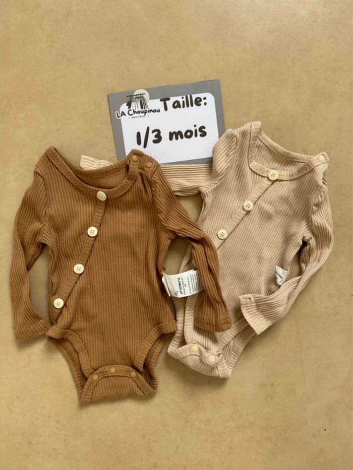 Lot 2 bodies manches longues - taille 1/3 mois 🌼