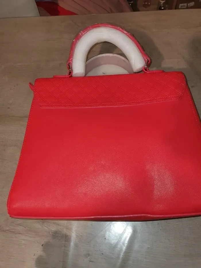 sac a main neuf a donner sur demande avec tout achat - photo numéro 3