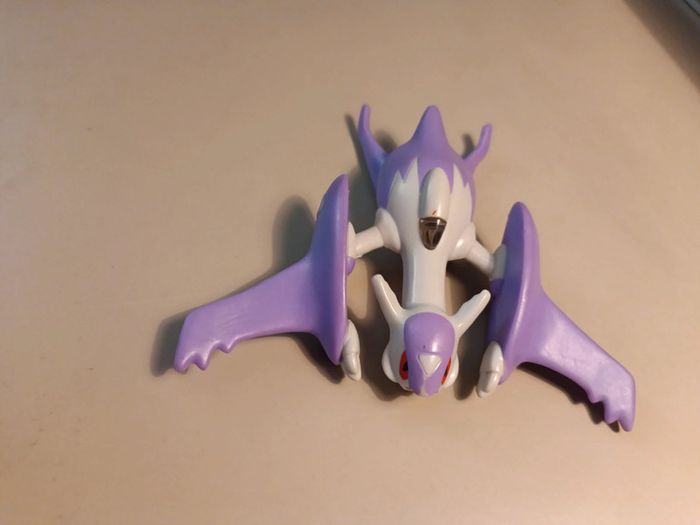 Une figurine Pokémon mega Latios McDonald's 2016 - photo numéro 4