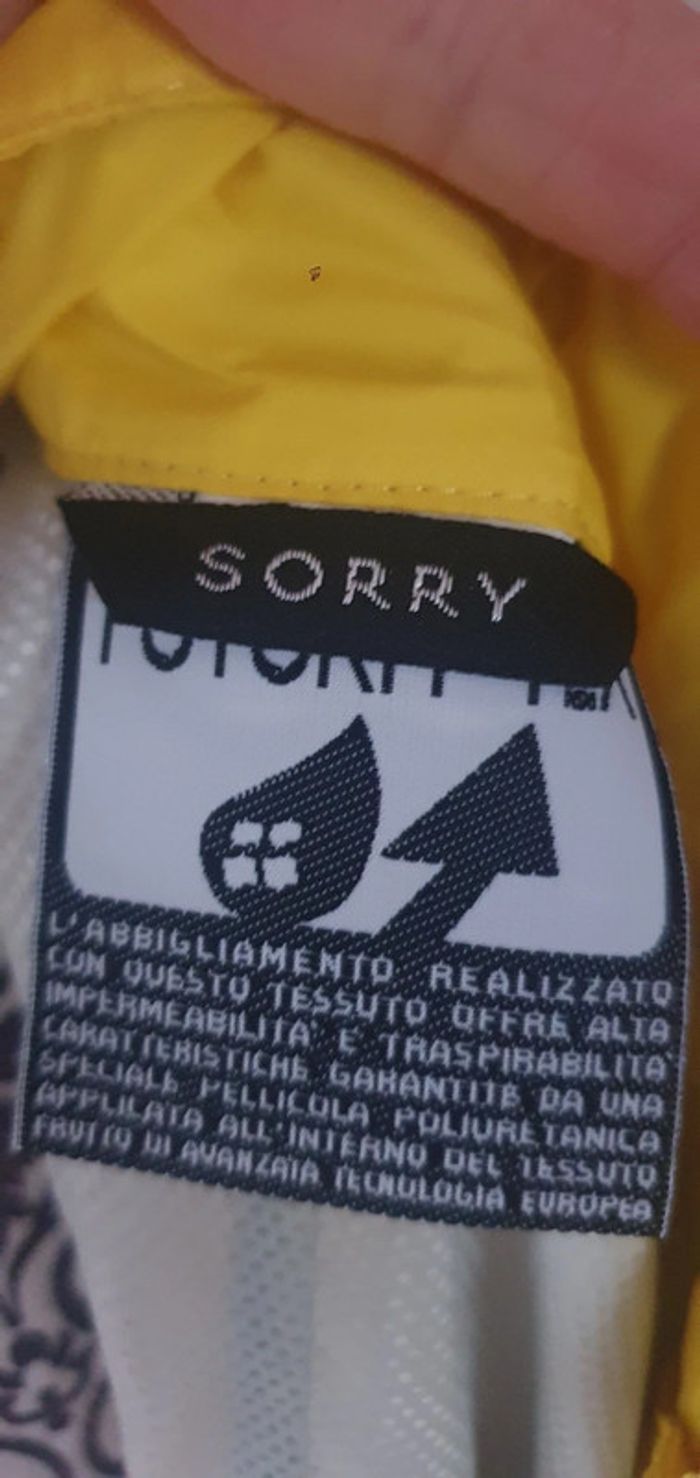 Imperméable jaune - photo numéro 4