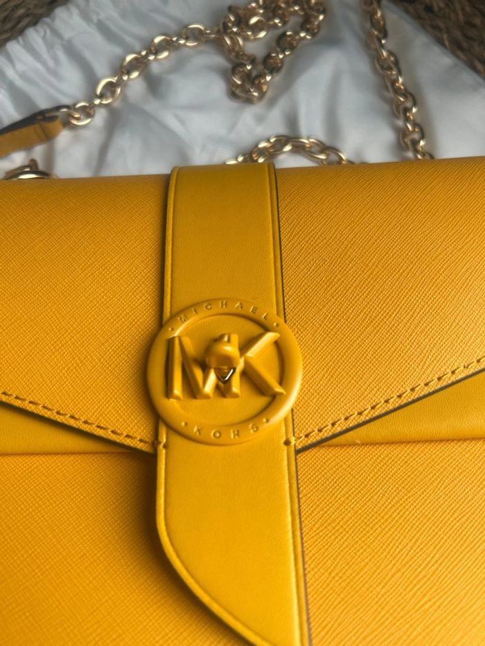 Sac Mickael kors jaune neuf - photo numéro 2