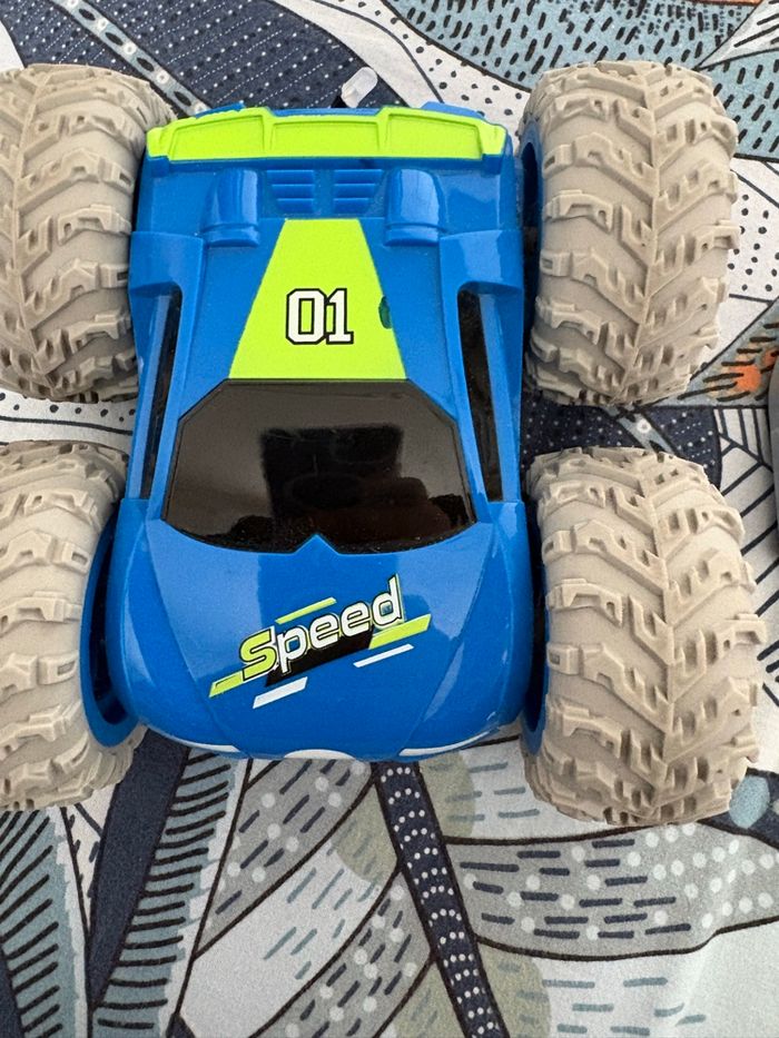 Voiture télécommandée - photo numéro 3