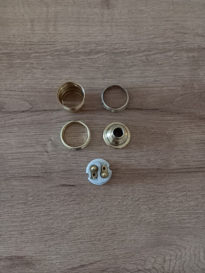 Douille B22 ancienne en acier laitonné et céramique +bague Abat-jour. - photo numéro 5