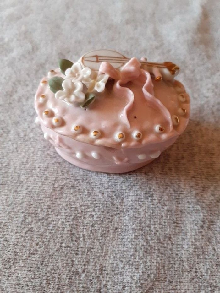 Petite boîte porcelaine