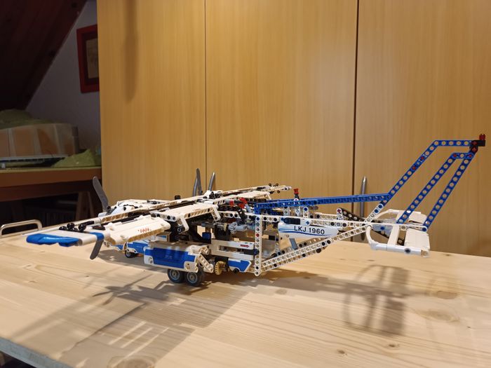 Lego Technic 42025 Avion cargo Monté, Complet et Fonctionnel - Etat Neuf - photo numéro 3