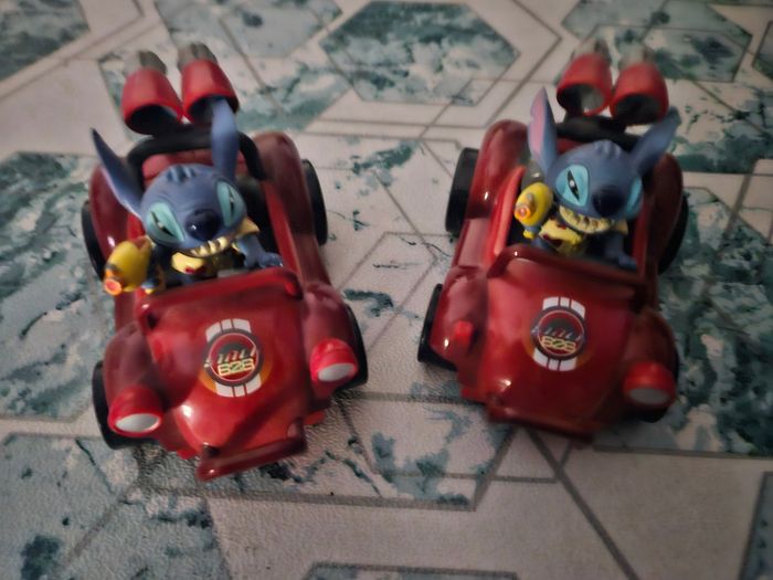 2 Voitures Stitch DISNEYLAND PARIS rouge à friction Disney Lilo et Stitch