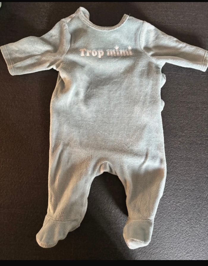 Lot de pyjamas - photo numéro 2