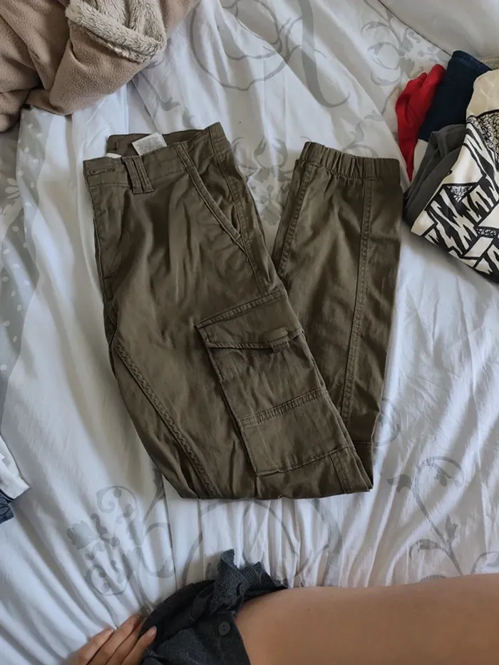 Cargo kaki