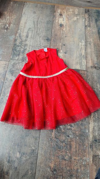 Très belle robe  tex 9 mois en très bon état 👌