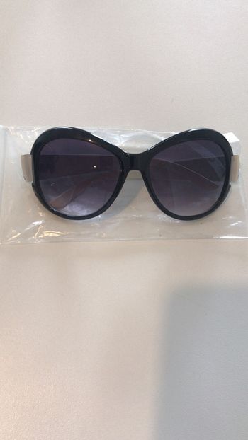 belle paire de lunette de soleil