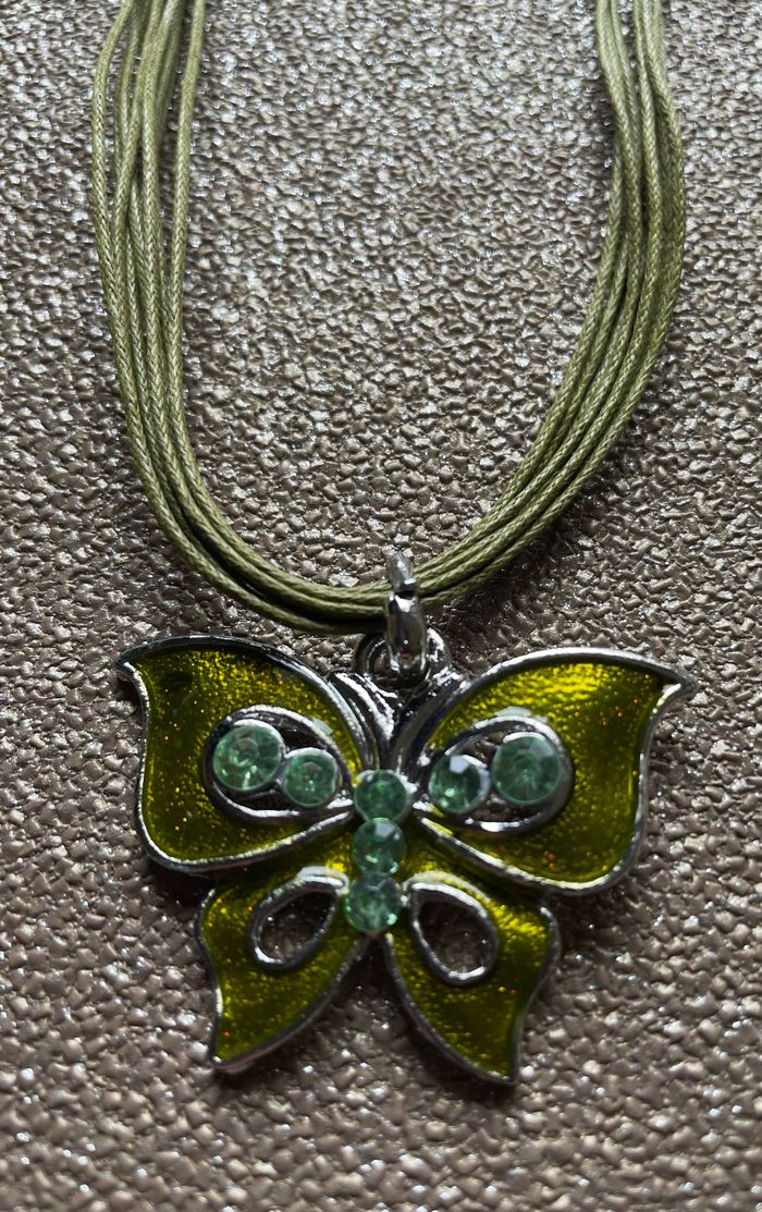 Collier papillon - photo numéro 4