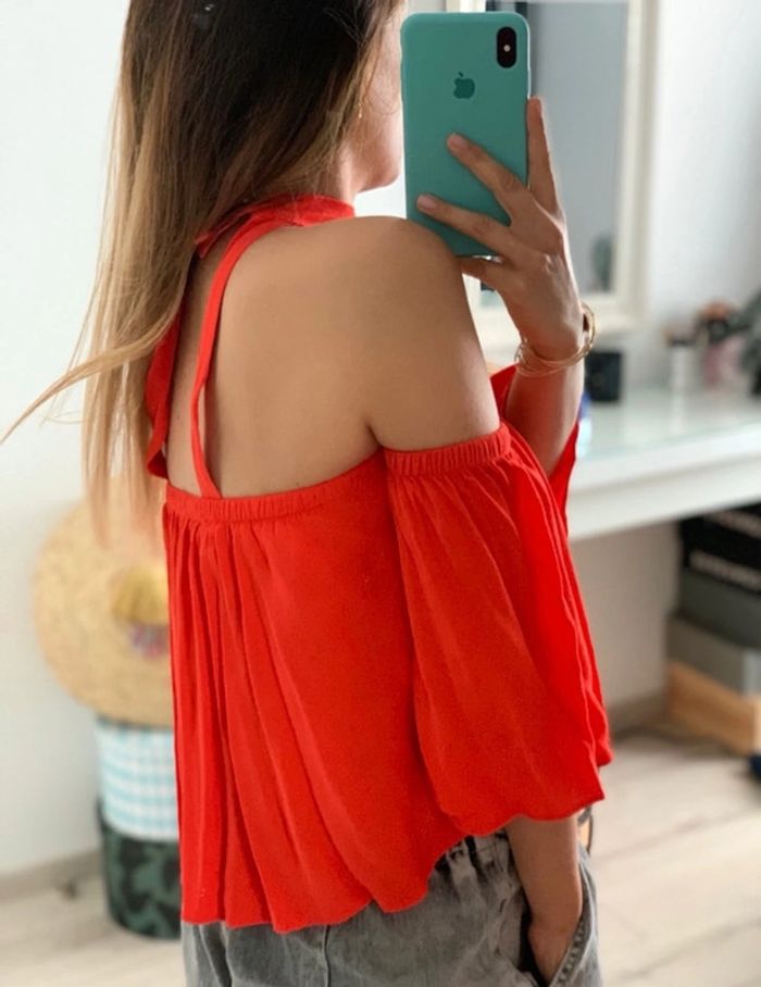 Crop top Pull & bear rouge 🌹 - photo numéro 2