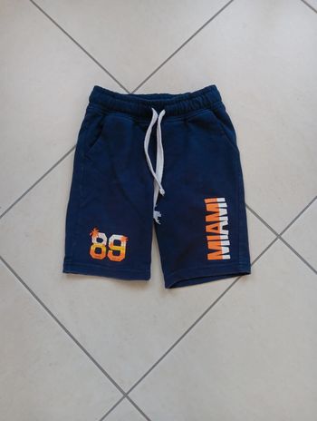 Short bermuda taille 8ans