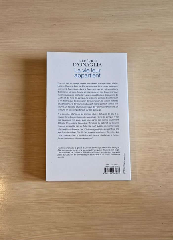 Livre La vie leur appartient - photo numéro 2