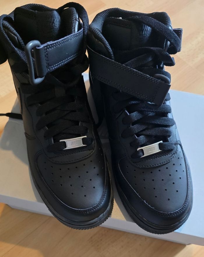 Neuves non portées🤩😍🥰🏷🏷  baskets air force one mid mixte NIKE  (ferme)🤩😍👍🏷🏷 - photo numéro 2