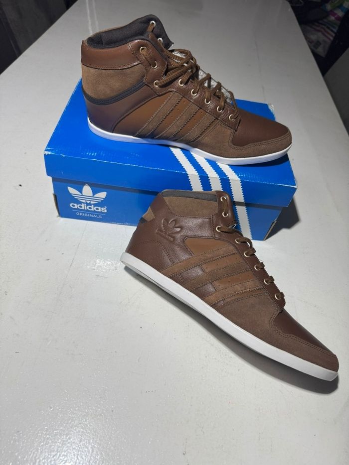 Adidas marrons T42,5 neuves
