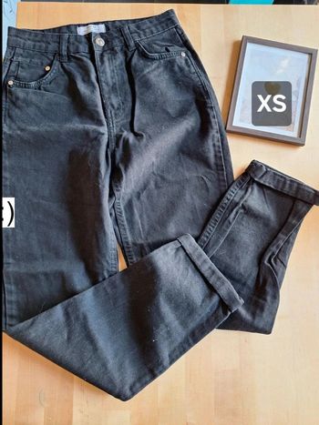 Jean pour femme taille XS Marque Bershka très bon état