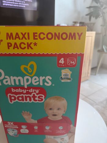 Carton de couches Pants Pampers neuf en taille 4