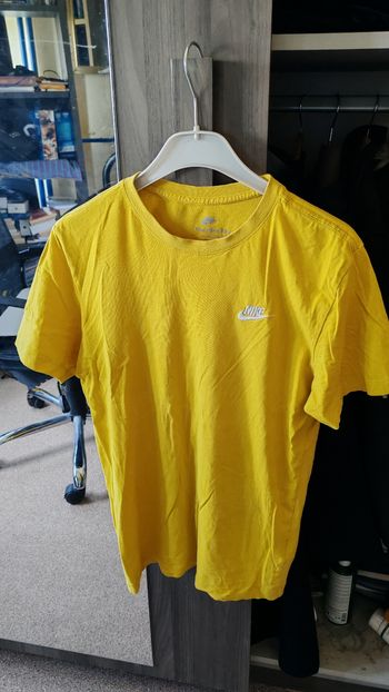 T-shirt Nike jaune