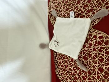 Doudou plat mouchoir carré ours blanc gris Mailou
