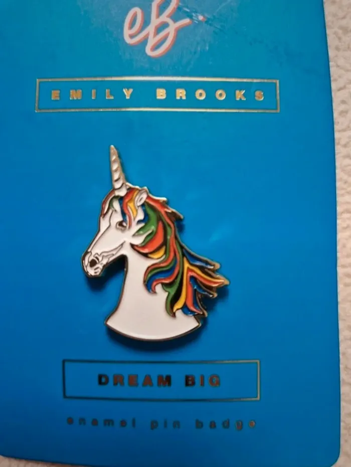 Neuf jolie pin's licorne - photo numéro 2