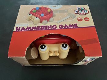 Jouet coccinelle avec marteau