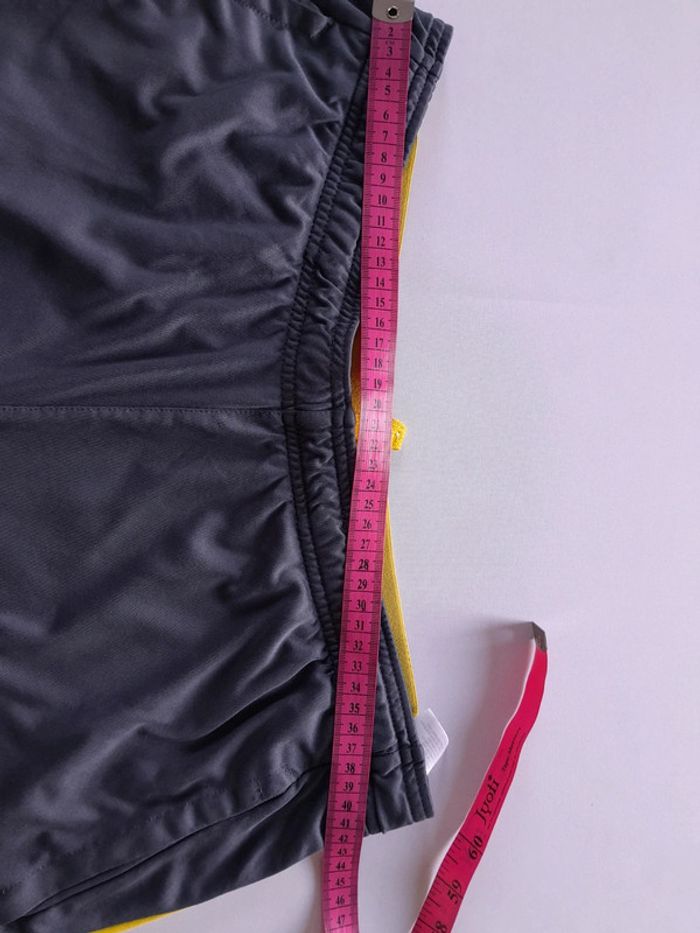 Short adidas taille M - photo numéro 14
