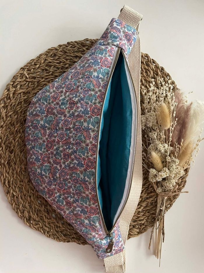 Sacoche banane fait main matelassée fleurie - photo numéro 3