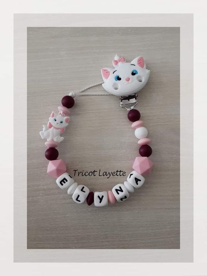 Attache tétine aristochat