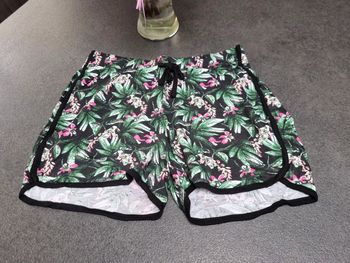 Mini short, fleuri, taille M