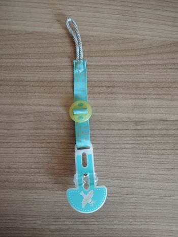 Attache tétine