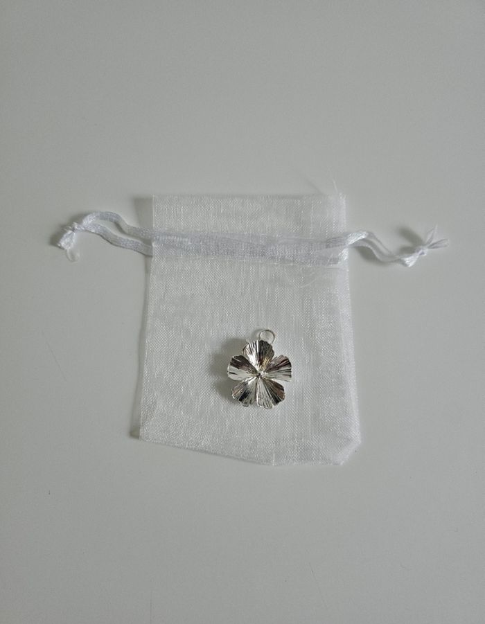 Pendentif fleur
