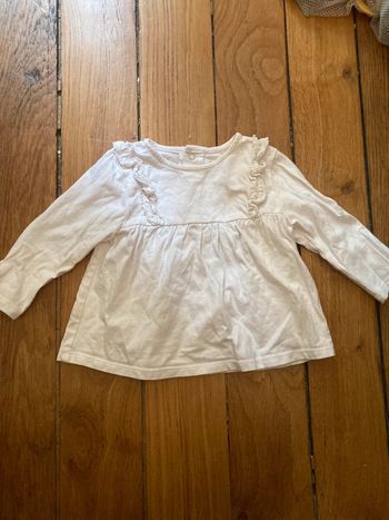 Blouse blanche Kiabi 9M– Joli détail volanté