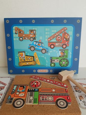 Tap-tap véhicules en bois jeu de clous Djeco