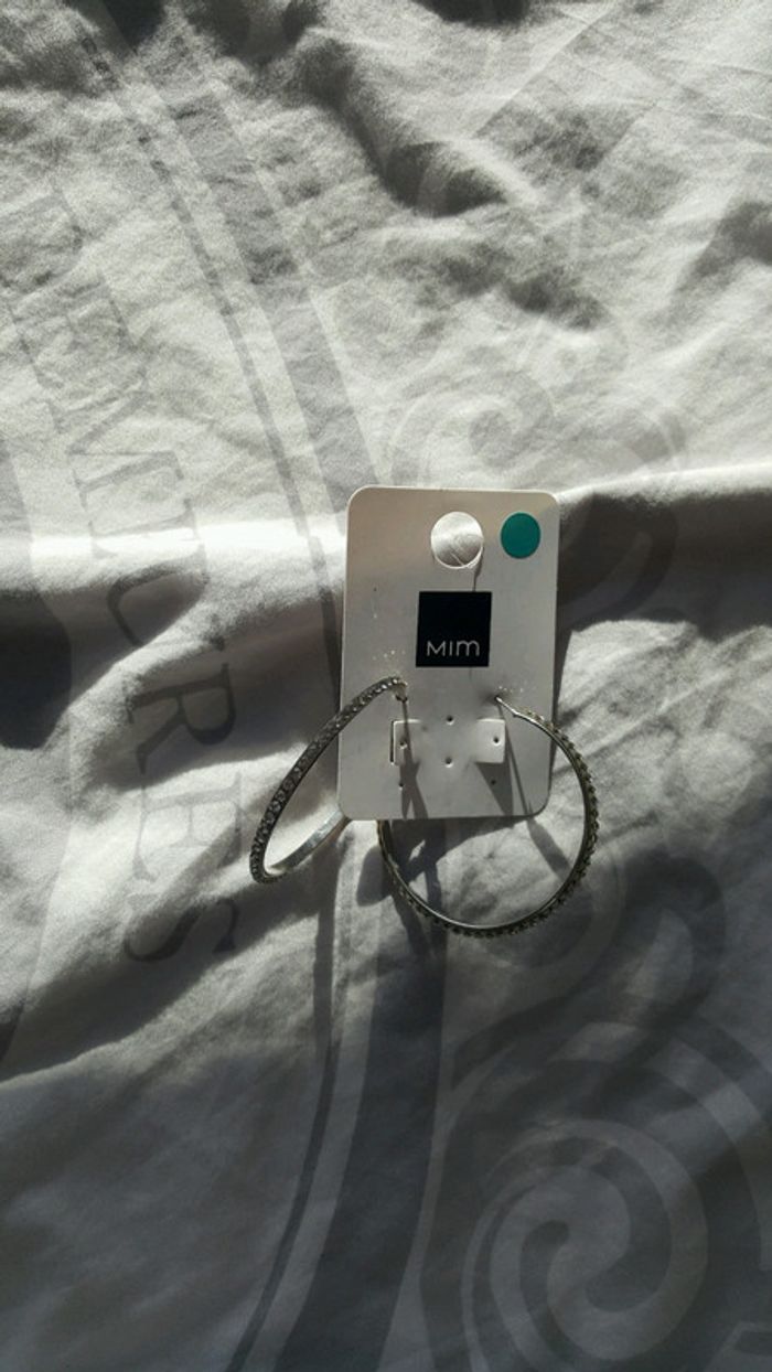 Boucles d oreilles en forme d anneau neuve