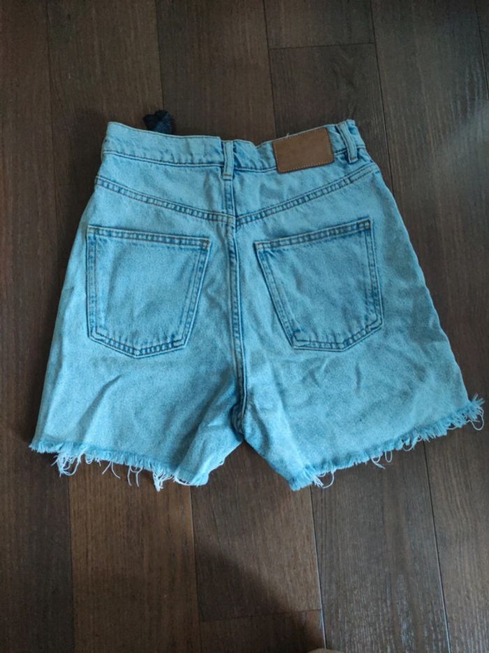 Short en jean Zara taille 34 - photo numéro 2